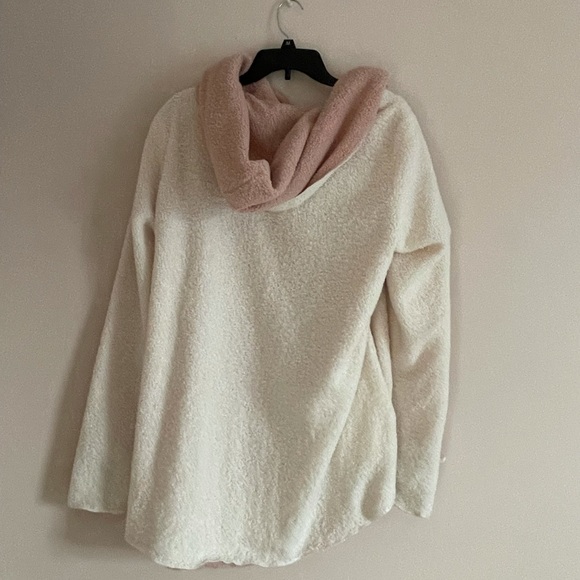 Luca and Grae white and pink fuzzy Sherpa - Picture 4 of 12